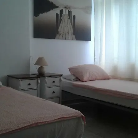 Close To Yumbo,free Parking Apartment